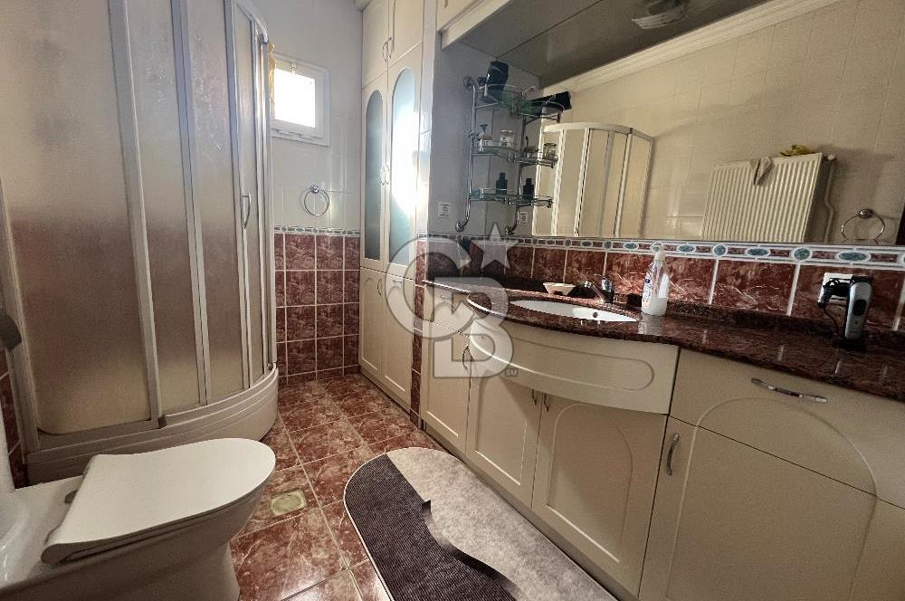 Buca Valirahmibey Mahallesinde 360 m² Teraslı, Jakuzili, Şömineli Dubleks