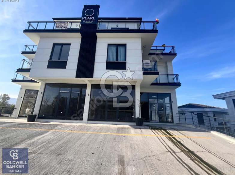 Başiskele Hürriyet Caddesin'de Kiralık İşyeri & Dükkan