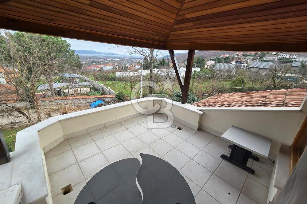 KARTEPE MAŞUKİYE SİTEİÇİ GÖL MANZARALI KİRALIK 5+1 BAHÇELİ VİLLA