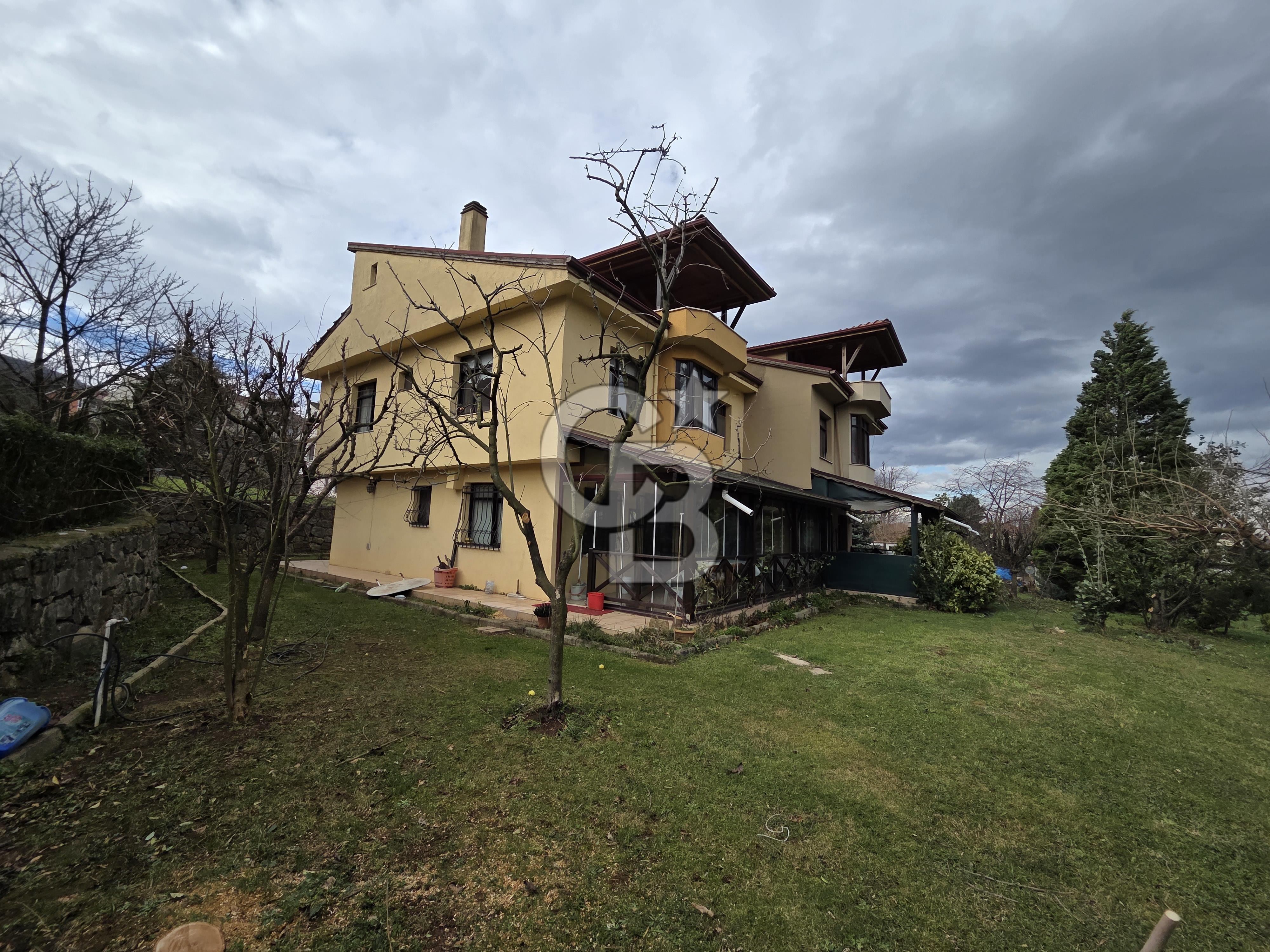 KARTEPE MAŞUKİYE SİTEİÇİ GÖL MANZARALI KİRALIK 5+1 BAHÇELİ VİLLA