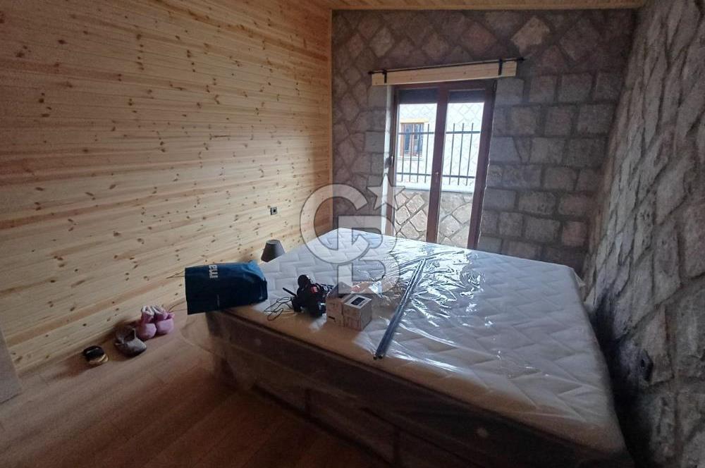 Sincan Temelli'de Site İçinde Satılık 2+1 Havuzlu Taş Villa