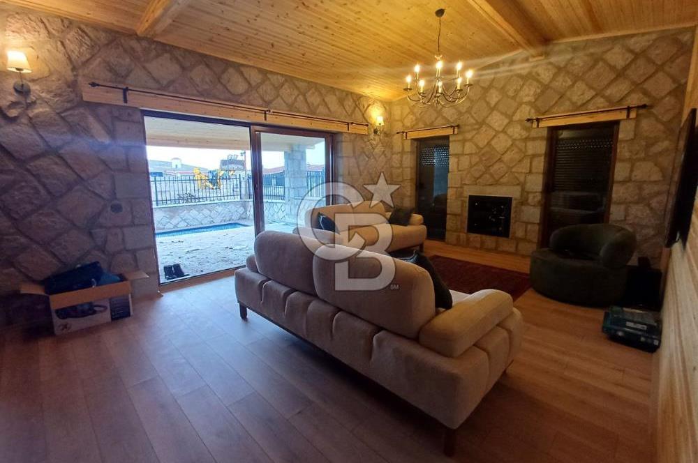 Sincan Temelli'de Site İçinde Satılık 2+1 Havuzlu Taş Villa