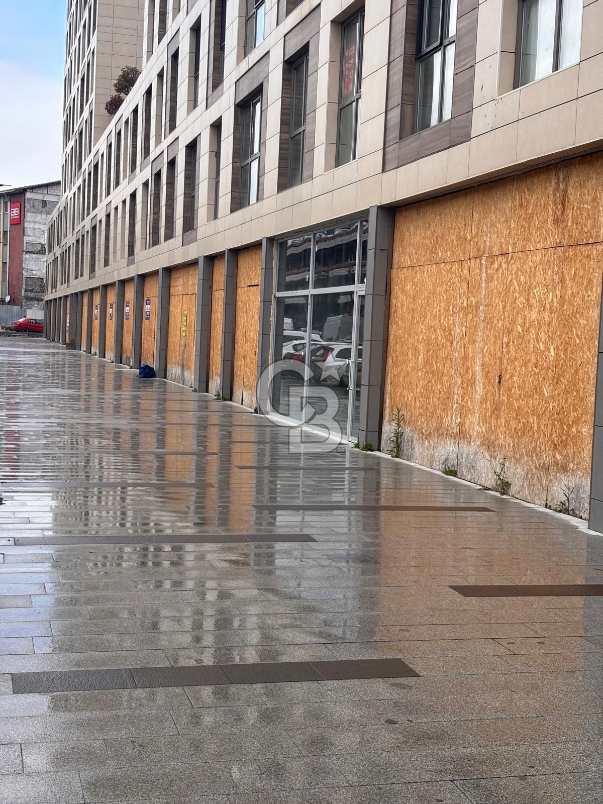 Ticaretin Merkezinde Topkapı Suryapı Evlerinde Sıfır Dükkan / Mağaza