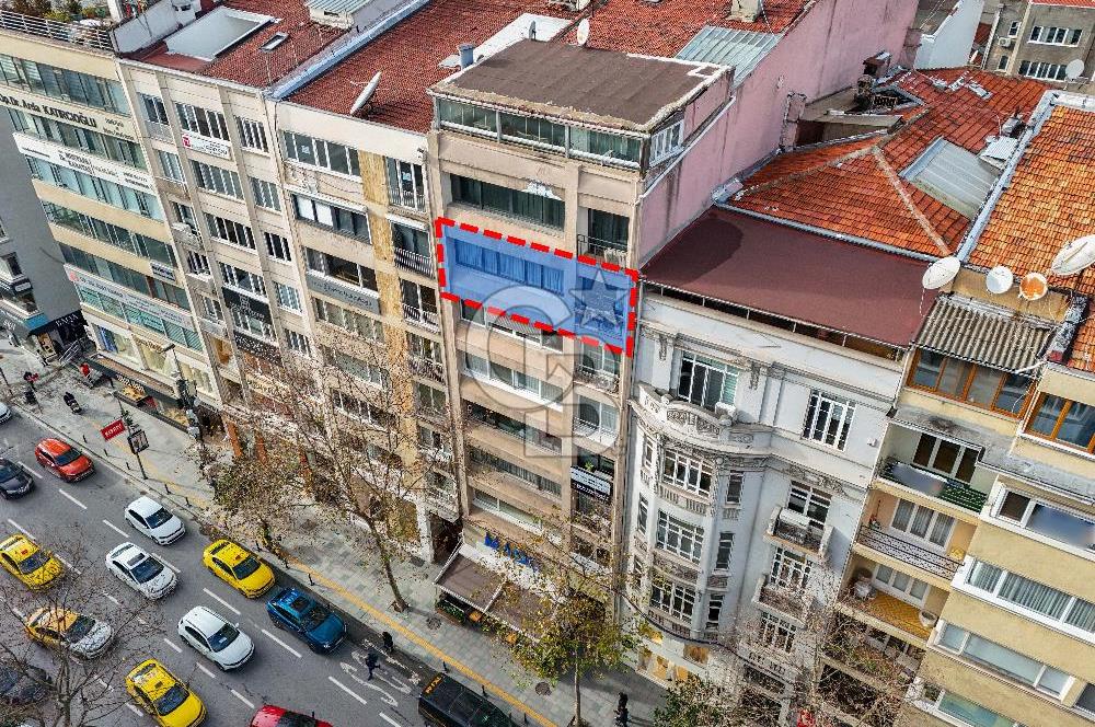 Nişantaşı Valikonağı Cad Üzerinde 275m2, 5+1 Konut / İşyerine Uygun Daire