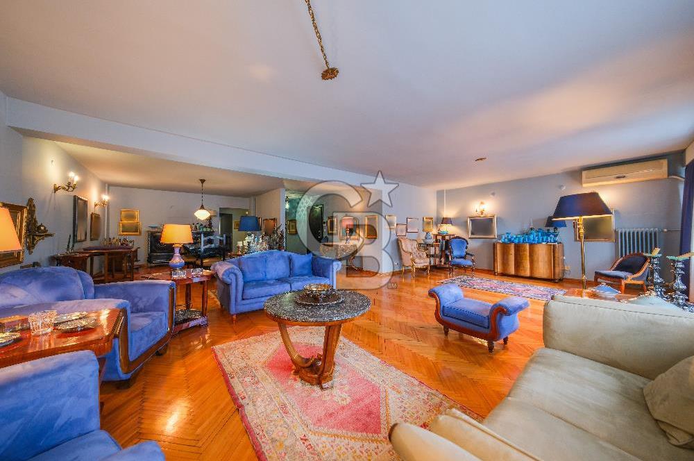 Nişantaşı Valikonağı Cad Üzerinde 275m2, 5+1 Konut / İşyerine Uygun Daire