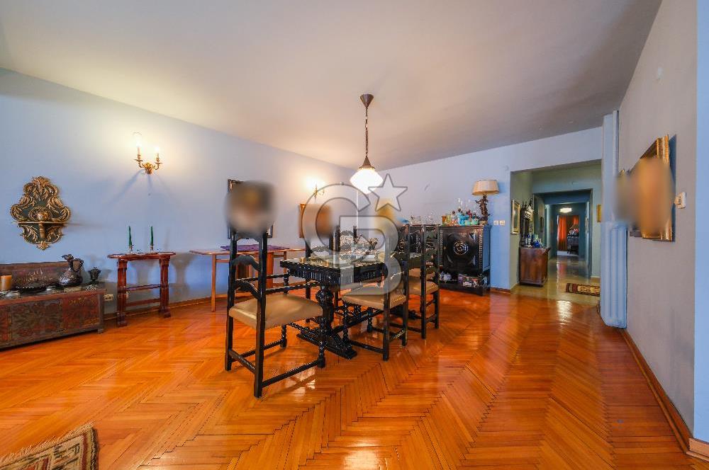 Nişantaşı Valikonağı Cad Üzerinde 275m2, 5+1 Konut / İşyerine Uygun Daire