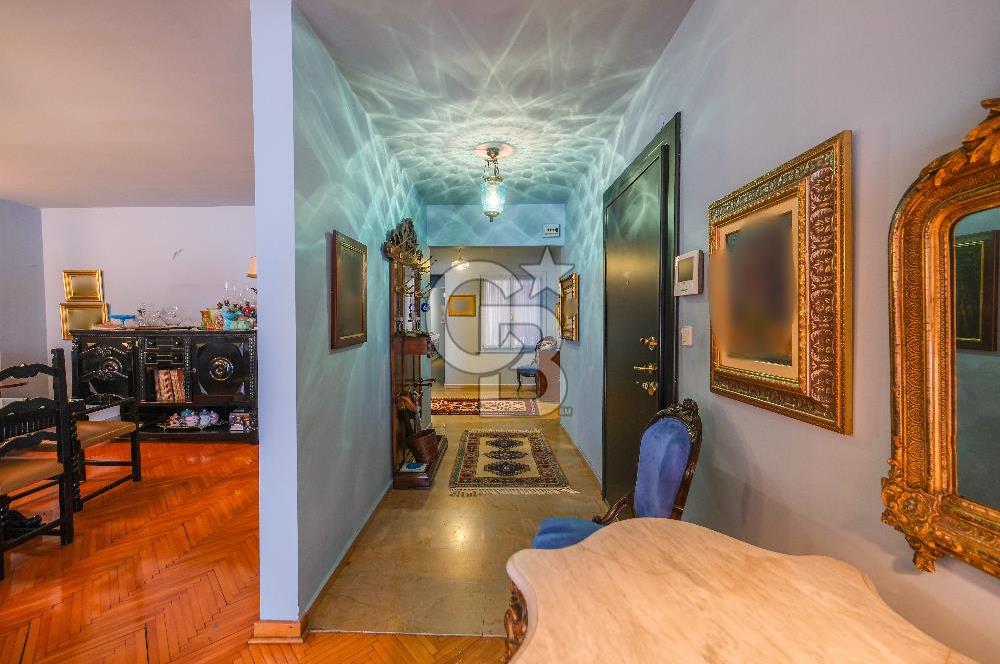 Nişantaşı Valikonağı Cad Üzerinde 275m2, 5+1 Konut / İşyerine Uygun Daire