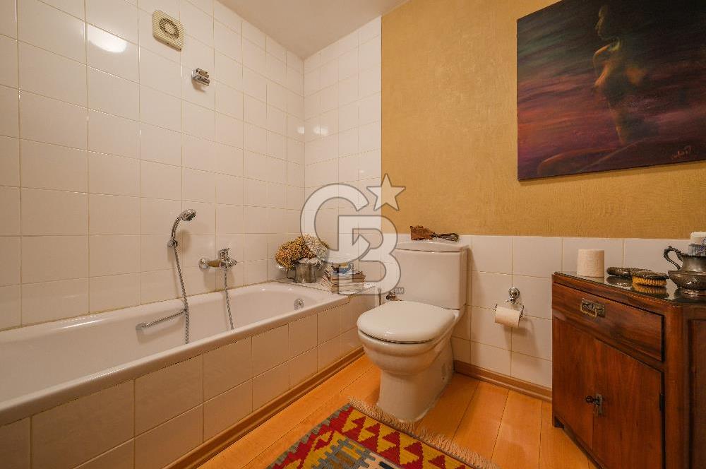 Nişantaşı Valikonağı Cad Üzerinde 275m2, 5+1 Konut / İşyerine Uygun Daire