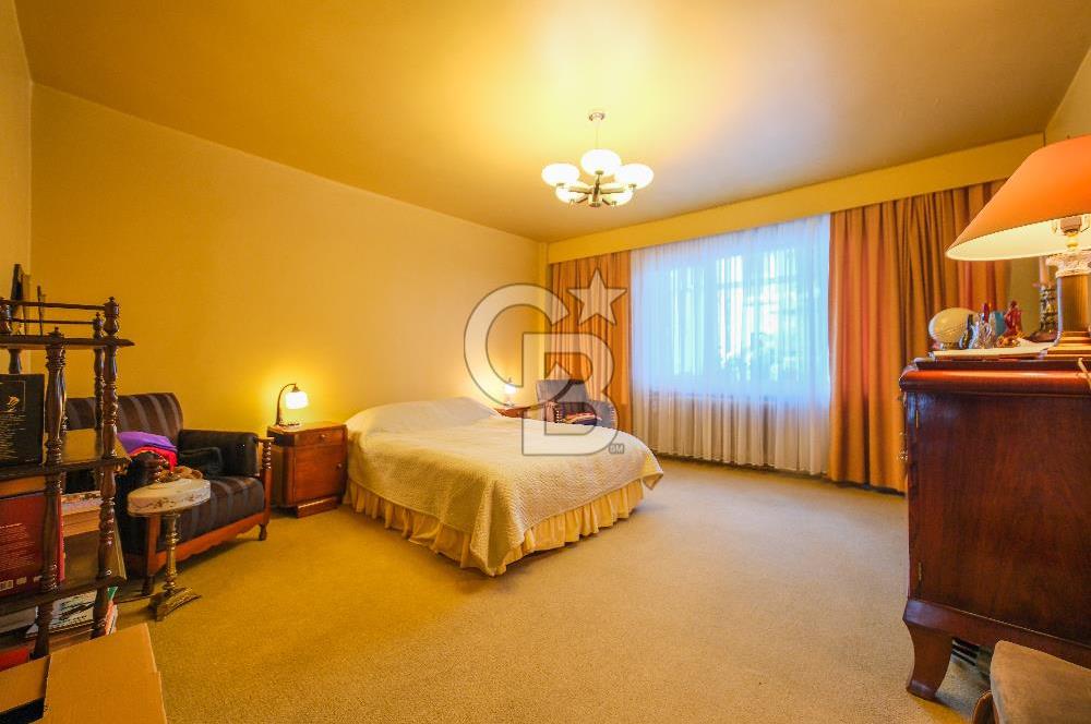 Nişantaşı Valikonağı Cad Üzerinde 275m2, 5+1 Konut / İşyerine Uygun Daire