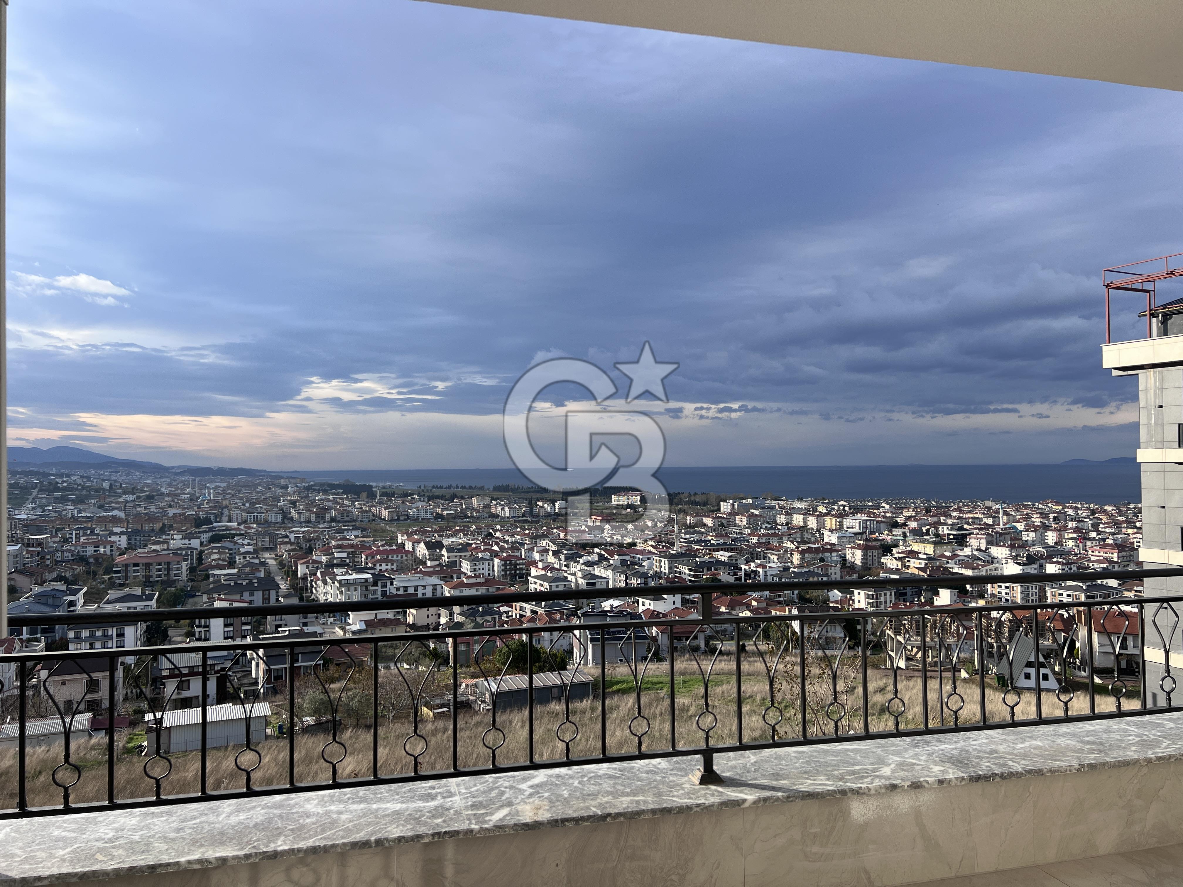 YALOVA ÇİFTLİKKÖY MUHTEŞEM DENİZ MANZARALI 142 M2 LÜKS DAİRE..