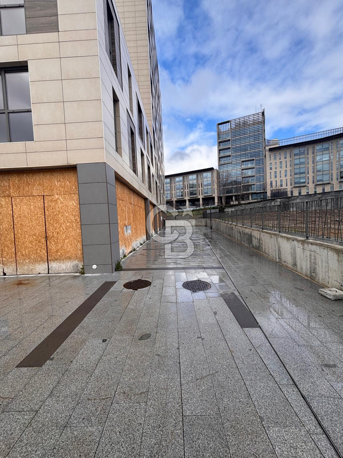 Topkapı Merkezde 1000 m2 Olmaya Uygun, Depolu Sıfır Boş Dükkan / Mağaza