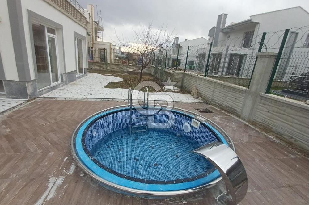 Ihlamurkent'te Site İçinde Lüks Yapılı Satılık 5+1 Villa