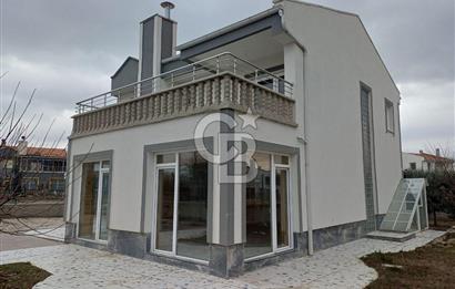 Ihlamurkent'te Site İçinde Lüks Yapılı Satılık 5+1 Villa