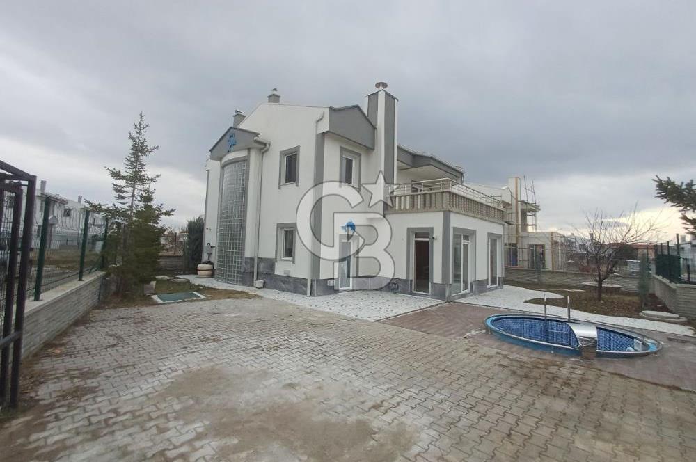 Ihlamurkent'te Site İçinde Lüks Yapılı Satılık 5+1 Villa