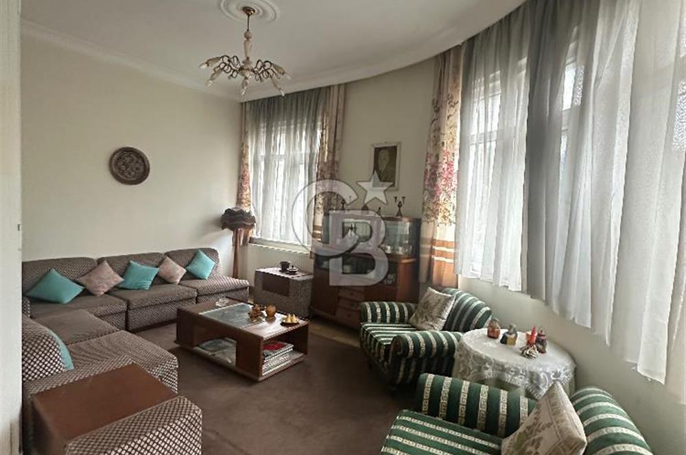 Sultanahmet Küçük Ayasofya Caddesinde 1+1 Satılık Köşe Daire 