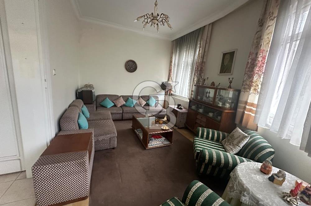 Sultanahmet Küçük Ayasofya Caddesinde 1+1 Satılık Köşe Daire 