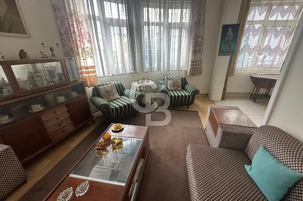 Sultanahmet Küçük Ayasofya Caddesinde 1+1 Satılık Köşe Daire 