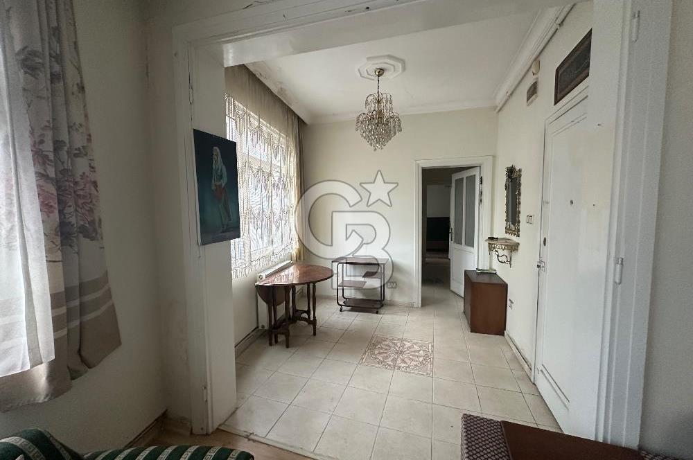 Sultanahmet Küçük Ayasofya Caddesinde 1+1 Satılık Köşe Daire 