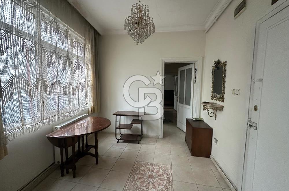 Sultanahmet Küçük Ayasofya Caddesinde 1+1 Satılık Köşe Daire 