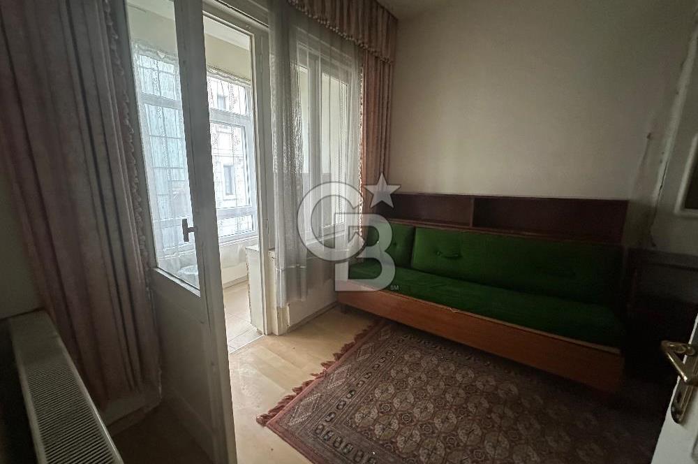 Sultanahmet Küçük Ayasofya Caddesinde 1+1 Satılık Köşe Daire 