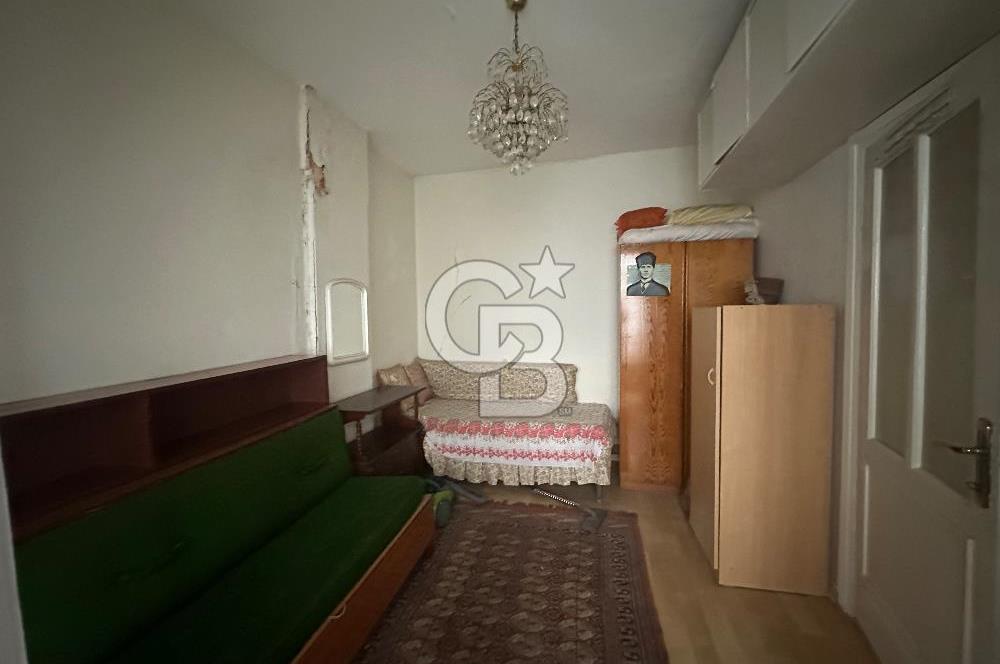 Sultanahmet Küçük Ayasofya Caddesinde 1+1 Satılık Köşe Daire 