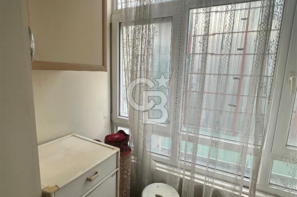 Sultanahmet Küçük Ayasofya Caddesinde 1+1 Satılık Köşe Daire 