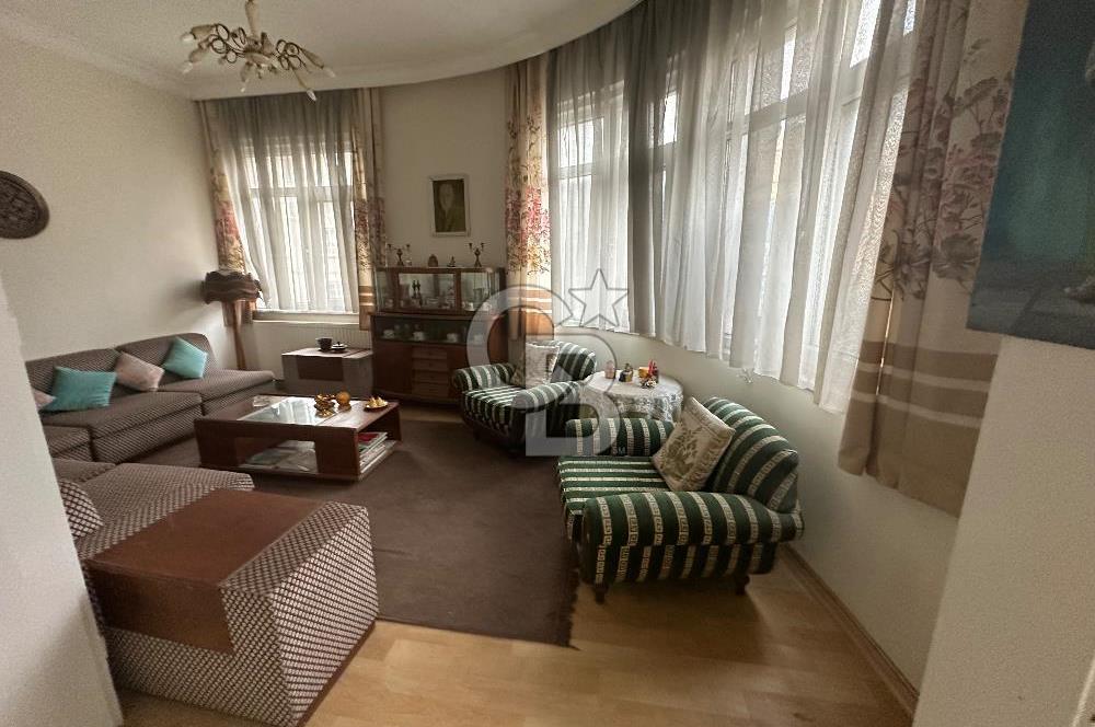 Sultanahmet Küçük Ayasofya Caddesinde 1+1 Satılık Köşe Daire 