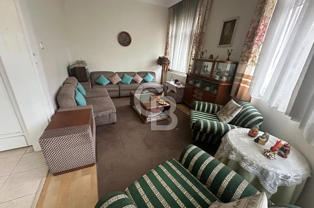 Sultanahmet Küçük Ayasofya Caddesinde 1+1 Satılık Köşe Daire 