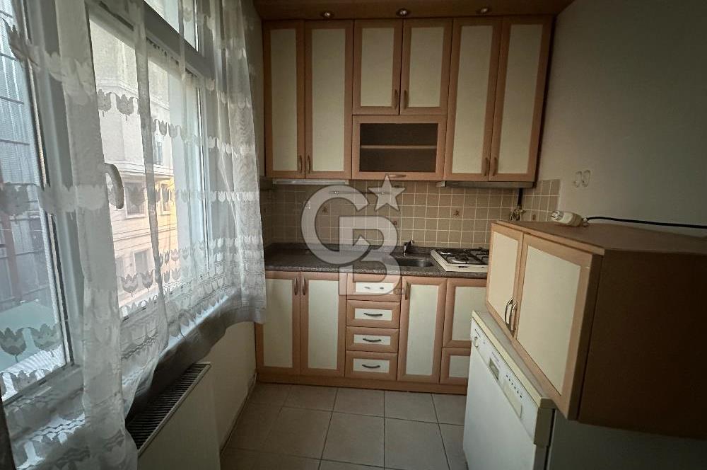 Sultanahmet Küçük Ayasofya Caddesinde 1+1 Satılık Köşe Daire 