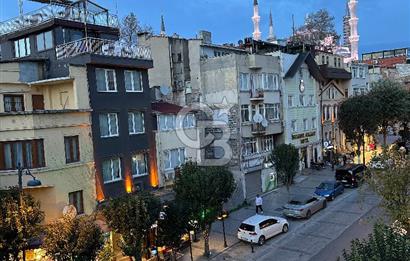 Sultanahmet Küçük Ayasofya Caddesinde 1+1 Satılık Köşe Daire 