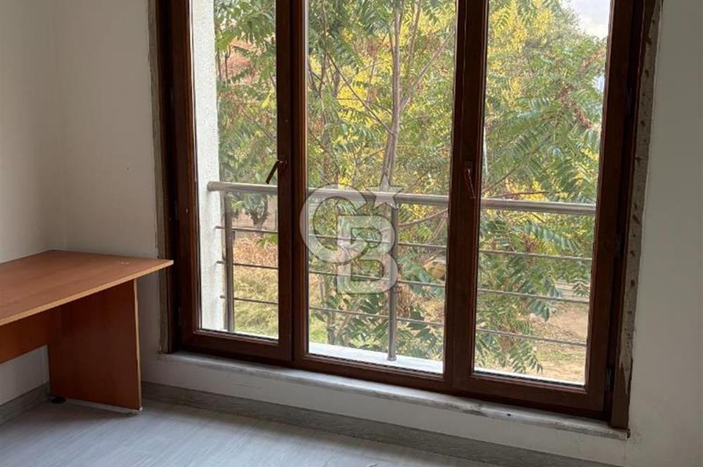 Üsküdar da Boğaz Manzaralı 3 Ayrı Tapulu Satılık Komple Bina 