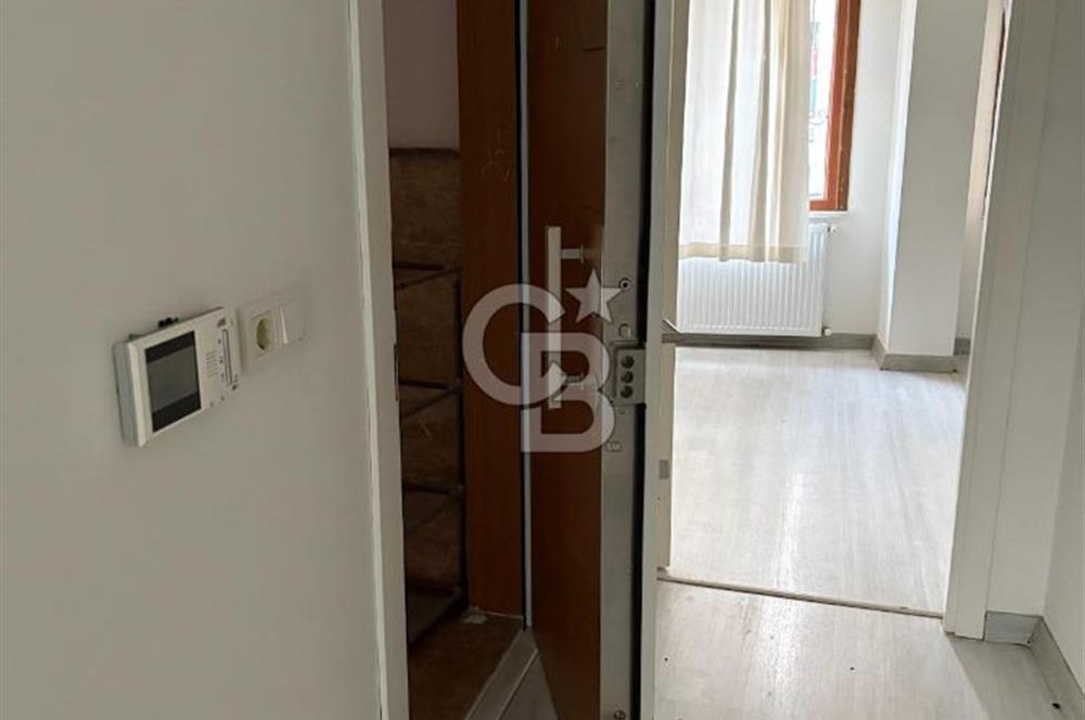 Üsküdar da Boğaz Manzaralı 3 Ayrı Tapulu Satılık Komple Bina 