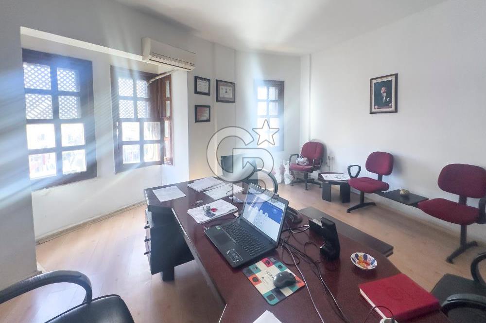 Milas Merkez'de Köşe Konumlu Satılık Ticari Bina 