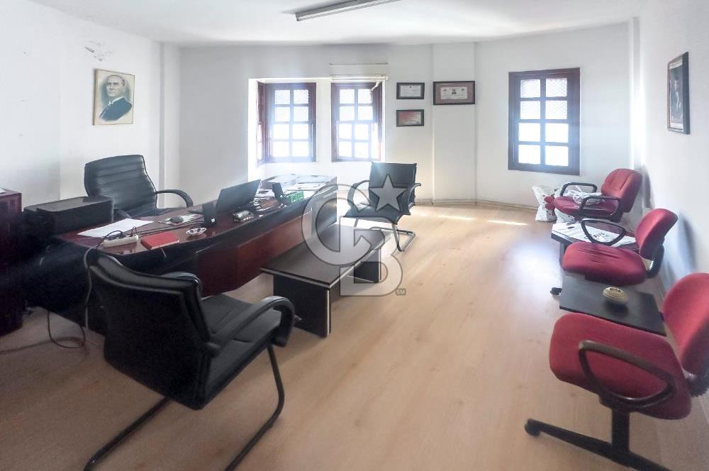 Milas Merkez'de Köşe Konumlu Satılık Ticari Bina 