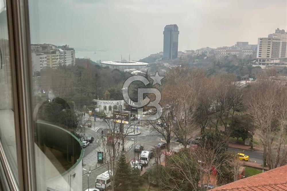 NİŞANTAŞINDA MANZARALI ŞIK DEKORASYONLU OFİS KATI