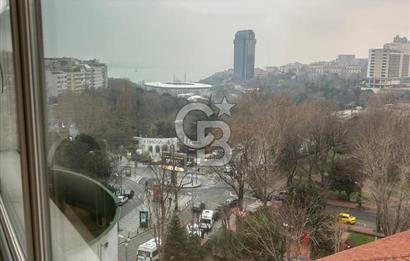 NİŞANTAŞINDA MANZARALI ŞIK DEKORASYONLU OFİS KATI