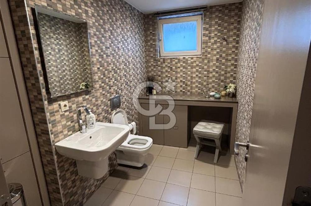 NİŞANTAŞINDA MANZARALI ŞIK DEKORASYONLU OFİS KATI