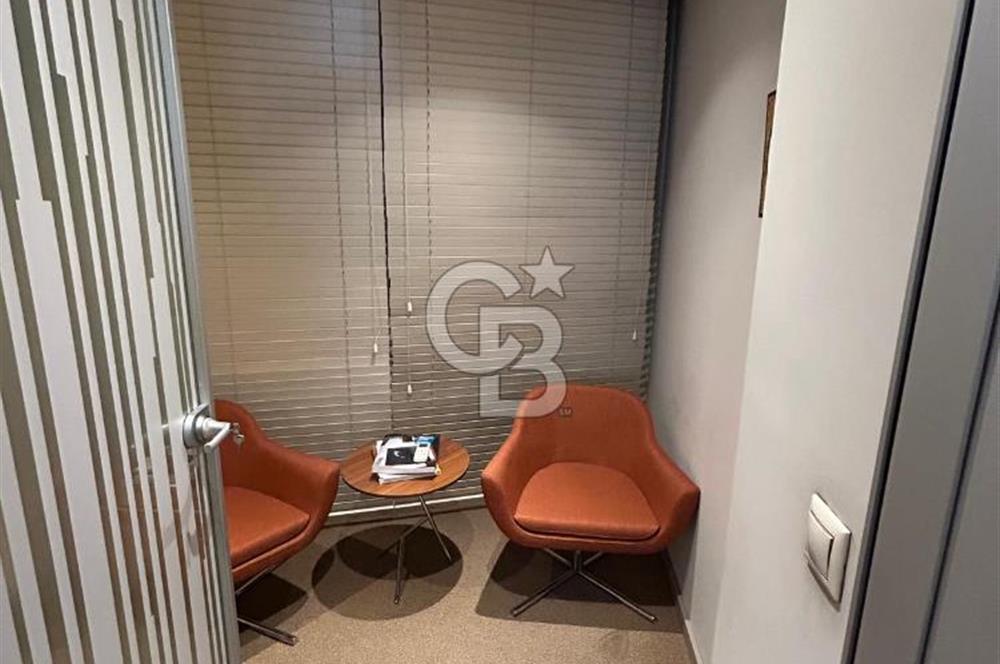 NİŞANTAŞINDA MANZARALI ŞIK DEKORASYONLU OFİS KATI