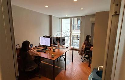 NİŞANTAŞINDA MANZARALI ŞIK DEKORASYONLU OFİS KATI