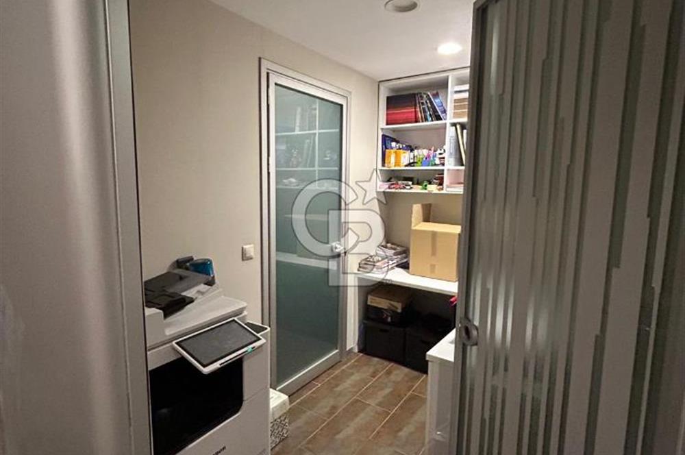 NİŞANTAŞINDA MANZARALI ŞIK DEKORASYONLU OFİS KATI