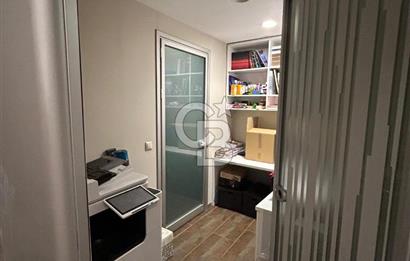 NİŞANTAŞINDA MANZARALI ŞIK DEKORASYONLU OFİS KATI