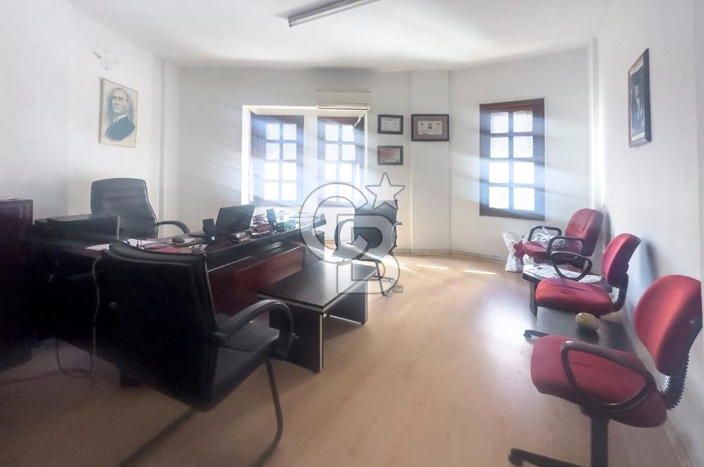 Milas Merkez'de Köşe Konumlu Satılık Ticari Bina 