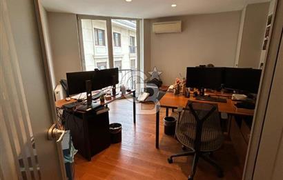 NİŞANTAŞINDA MANZARALI ŞIK DEKORASYONLU OFİS KATI