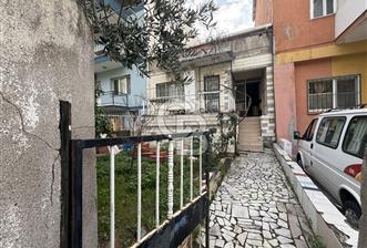 Bornova’da  Satılık Hem Oturuma Hem Yatırıma Uygun Bahçeli Tek Katlı Müstakil Ev - 1 - 328261