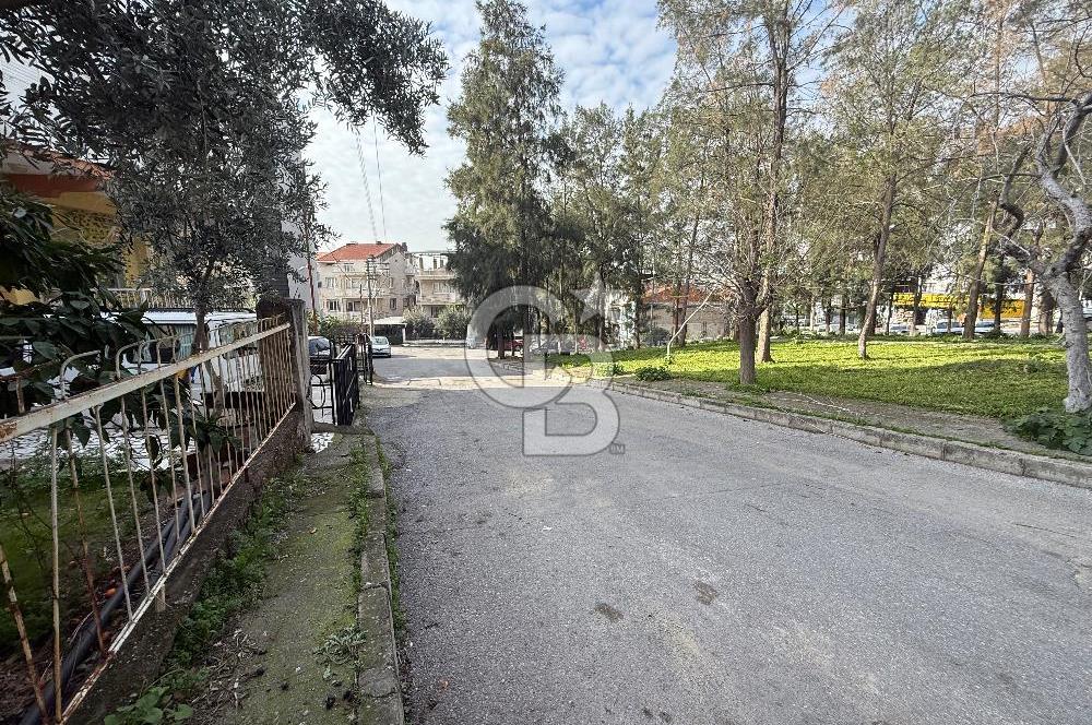 Bornova’da  Satılık Hem Oturuma Hem Yatırıma Uygun Bahçeli Tek Katlı Müstakil Ev