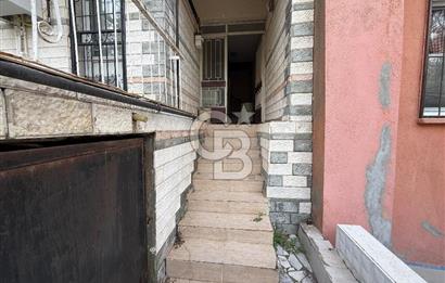 Bornova’da  Satılık Hem Oturuma Hem Yatırıma Uygun Bahçeli Tek Katlı Müstakil Ev