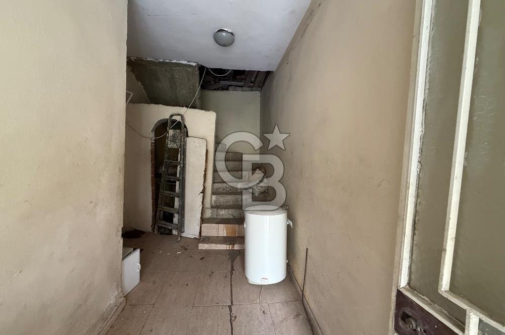 Bornova’da  Satılık Hem Oturuma Hem Yatırıma Uygun Bahçeli Tek Katlı Müstakil Ev