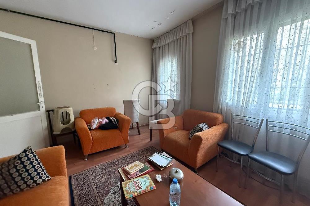 Bornova’da  Satılık Hem Oturuma Hem Yatırıma Uygun Bahçeli Tek Katlı Müstakil Ev