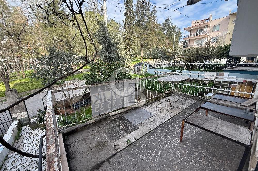 Bornova’da  Satılık Hem Oturuma Hem Yatırıma Uygun Bahçeli Tek Katlı Müstakil Ev