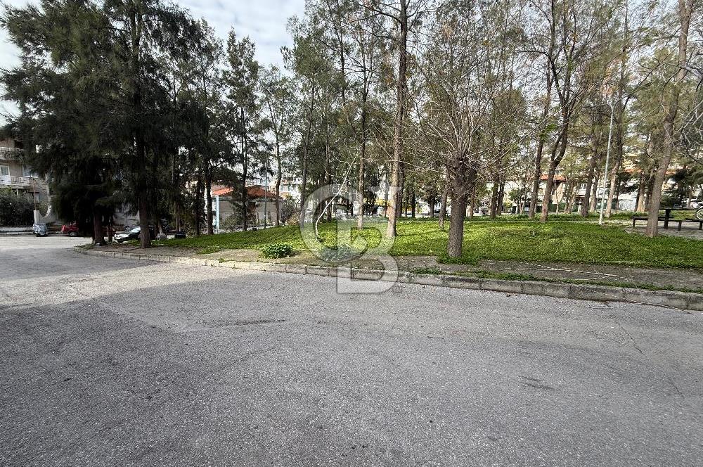 Bornova’da  Satılık Hem Oturuma Hem Yatırıma Uygun Bahçeli Tek Katlı Müstakil Ev